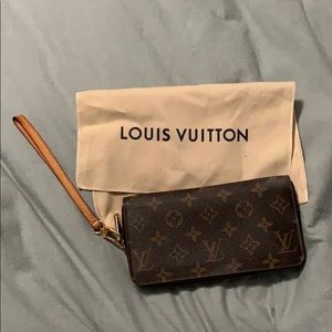 Louis Vuitton Zippy wallet